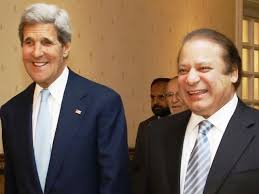 Kerry meets Sharif (Credit: tribune.com.pk)