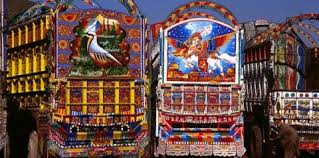 Art on NATO trucks (Credit: Pakistan.com.pk)