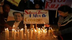 Paying tribute to Taseer (Credit: tribune.com.pk)