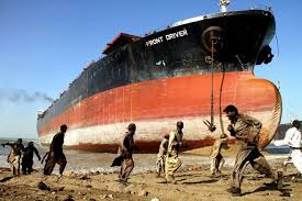 Ship breaking in Pakistan (Credit: customstoday.com.pk)