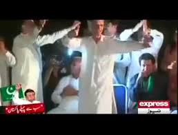 KP CM's khattak dance (Credit: slingshow.com)