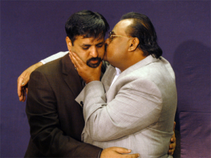 Altaf embraces Mustafa (Credit: changingpakistan.com)